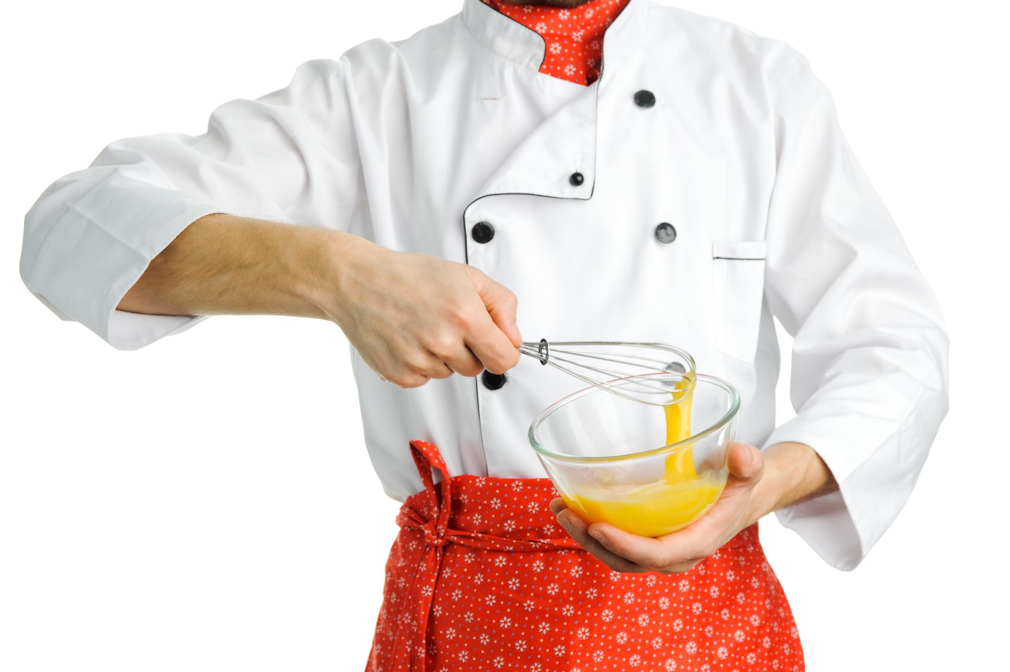 Chef che mostra una tecnica culinaria